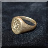 J13. Gold signet ring. 